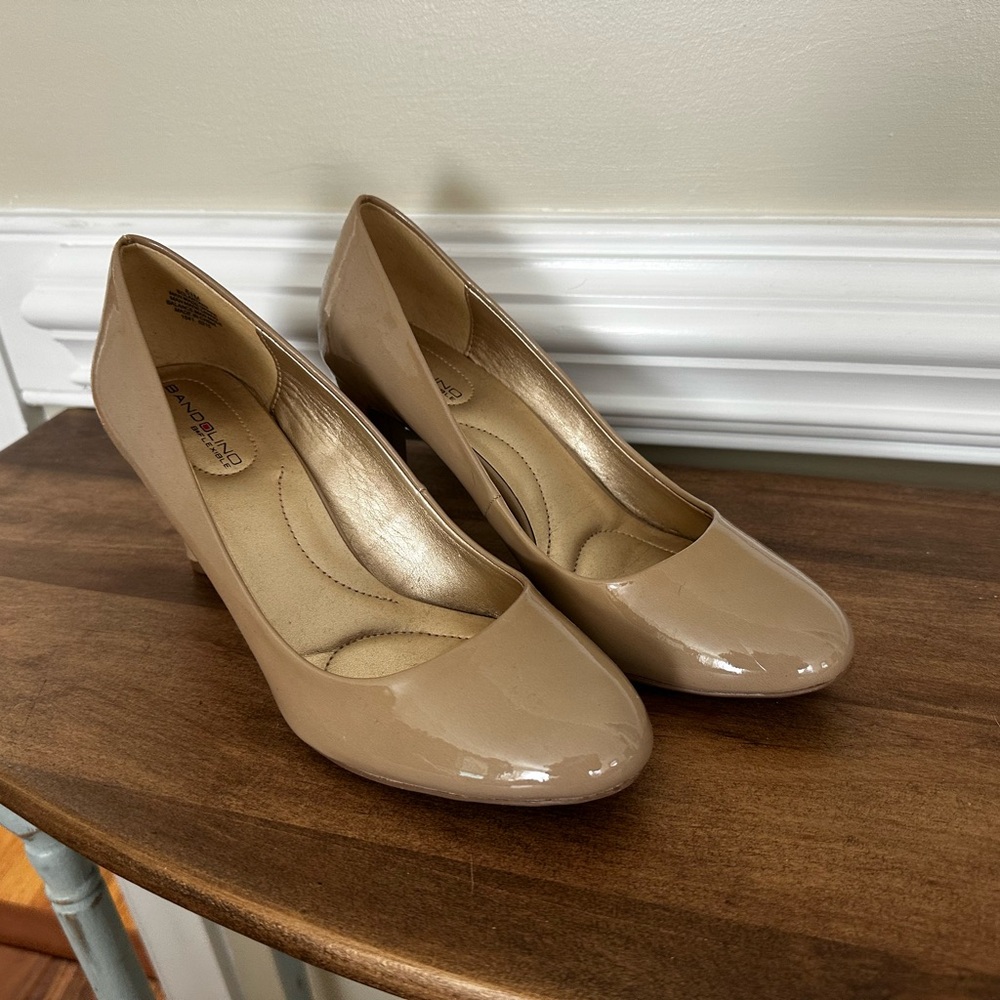 Bandolino Beige Women's Pumps